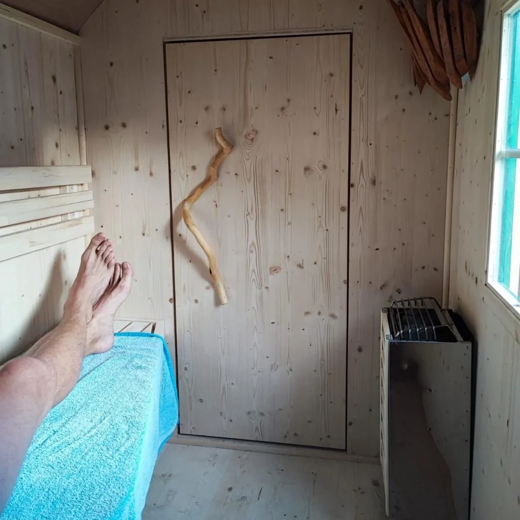 Der Holz Hannes Sauna im Bauwagen – Garten-Sauna aus Holz mit Schafwolldämmung