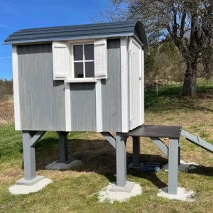 Ziegenstall aus Holz - Bauwagen für Ziegen mit Blechdach & Rampe